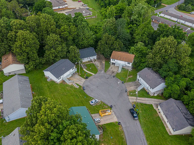 122 Limerick Dr — Photo 15