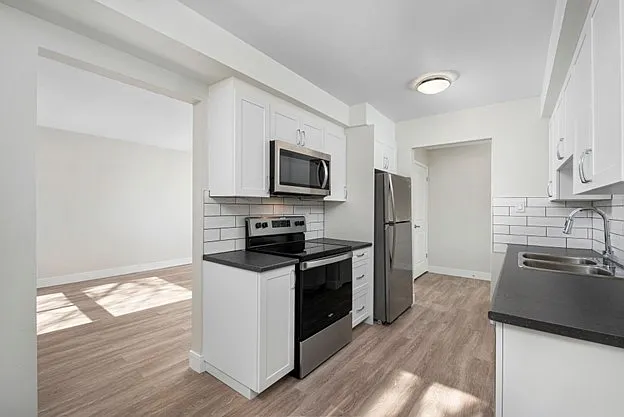 100 Rideau Street — Photo 2