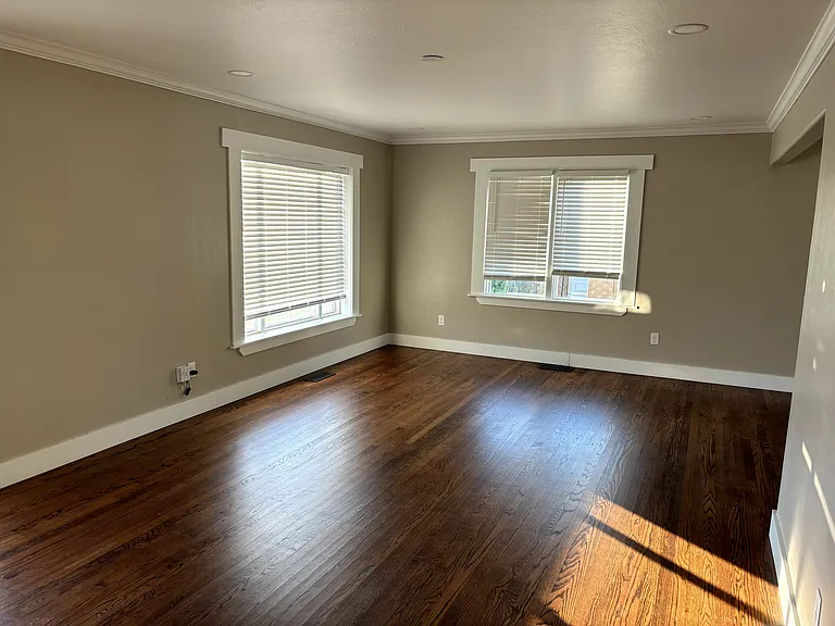 5304 N Hudson Ave — Photo 8