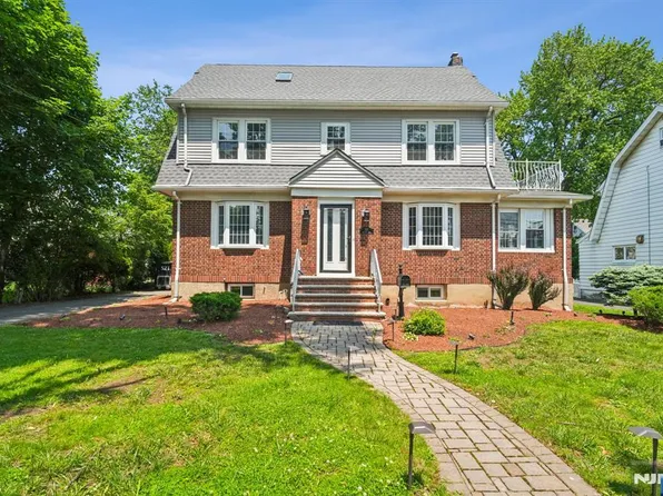 217 Grayson Pl, Teaneck, NJ 07666