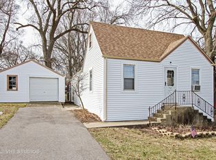7725 E Sunset Dr, Wonder Lake, IL 60097