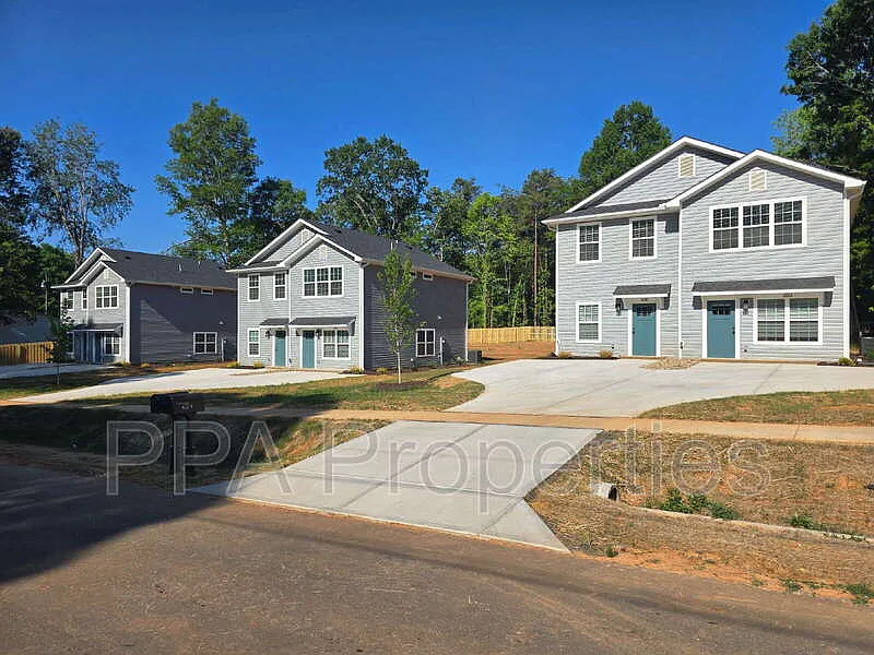 2 bed, 3.0 bath, $1,495 — Photo 2