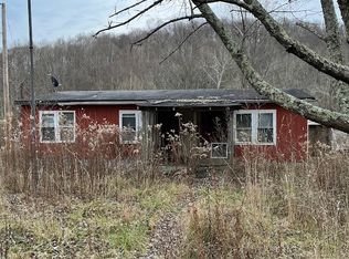 1561 Jollytown Rd, New Freeport, PA 15352