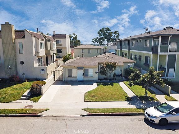 2nd image of 2022 Cabrillo Ave