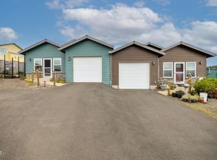 5371/5373 NE Wave Ln, Lincoln City, OR