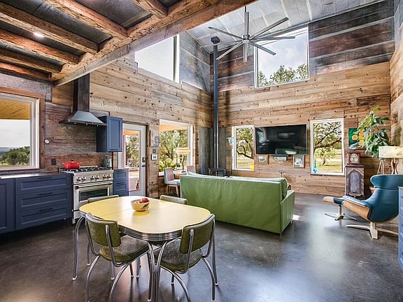 5th image of 19621 Bluff Rd