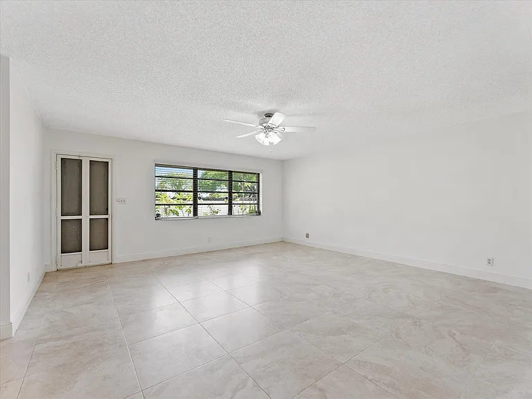 1821 NE 40th Ct #305 — Photo 6