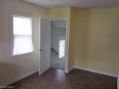 5th image of 1329 W 11th St