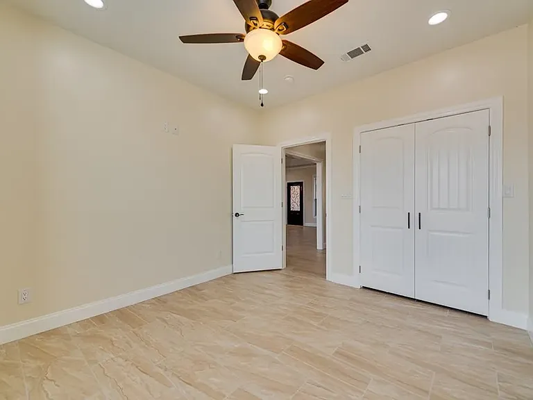 8408 W Larry Ln — Photo 9