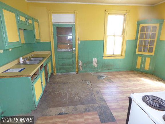 5th image of 806 W Franklin St