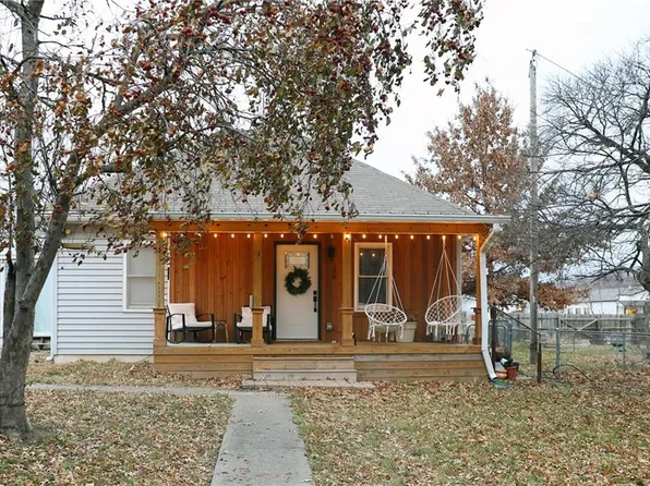 108 W 1st St, Kearney, MO 64060