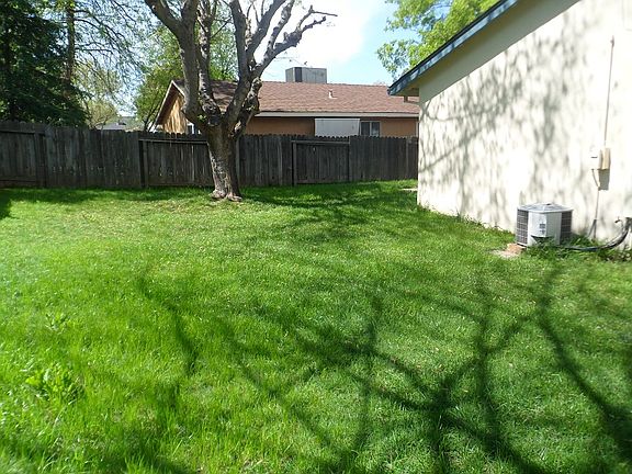 5th image of 8906 Genoa Ave