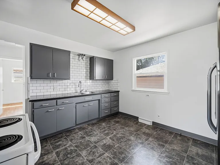 4127 W Broad Ave — Photo 2