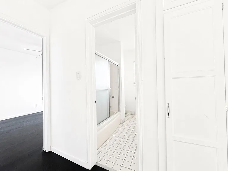 2106C Delaware Ave — Photo 8
