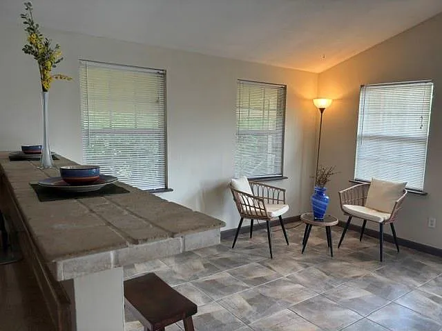 1564 Railroad Ave — Photo 5