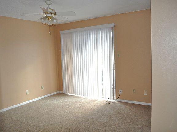 5th image of 207 Palmwood Dr APT 4