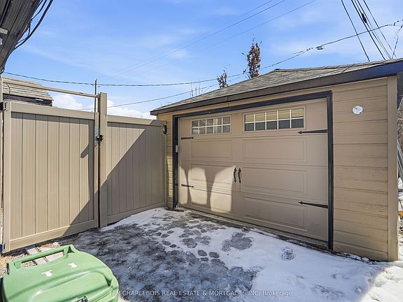 2nd image of 814 Smyth Rd #B