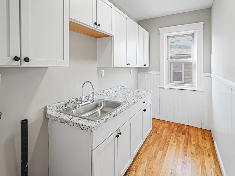 131 Providence St — Photo 3