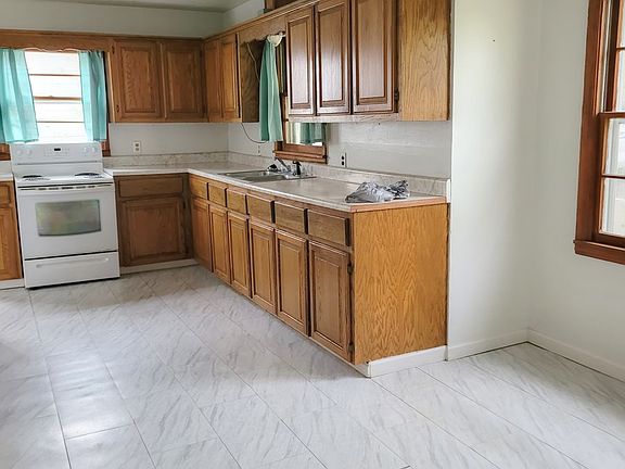 2nd image of 1427 6th St