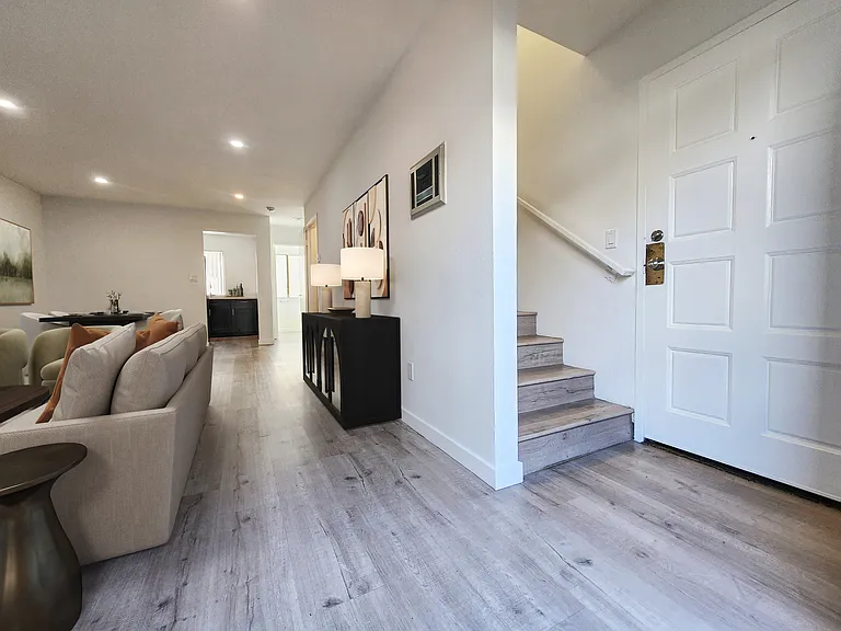 1532 Granville Ave #104 — Photo 6