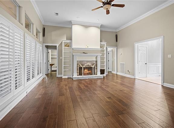3rd image of 1305 Spring Ridge Cir