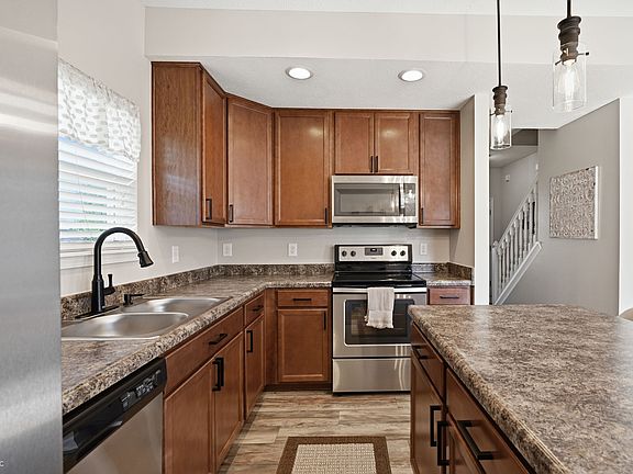 4th image of 211 Thistlewood Dr