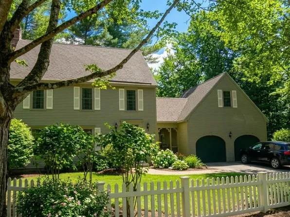 29 Lexington Drive, Atkinson, NH 03811