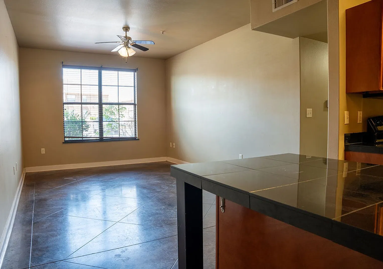 2400 MARKET PLAZA DRIVE — Photo 4