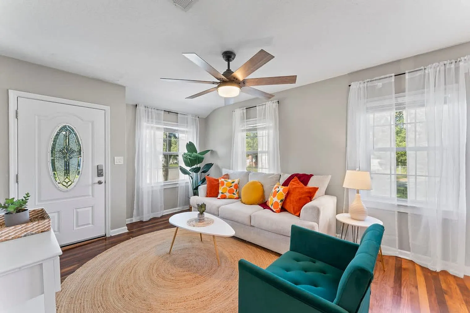 4 bed, 2.0 bath, 1184 sqft, $2,786 — Photo 4