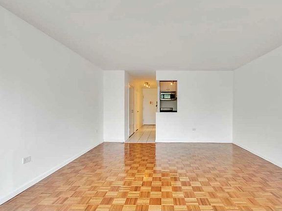 4th image of 222 W 14th St APT 5D