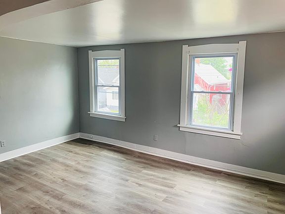 5th image of 112 Roosevelt Ave Floor 2