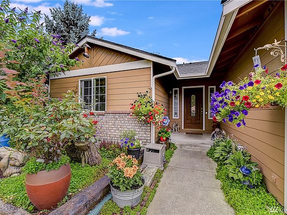 2nd image of 2807 175th Pl NE