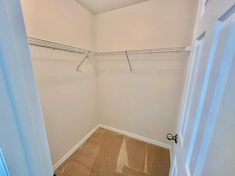 107 Keystone Crest Ct — Photo 16