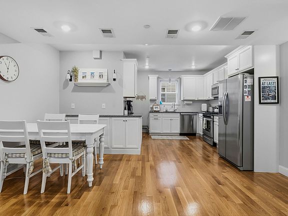 4th image of 588 Adams St #2
