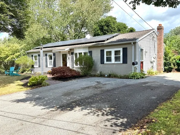 534 Hogg Memorial Dr, Whitman, MA 02382