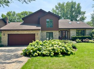 22W305 McCarron Rd, Glen Ellyn, IL 60137