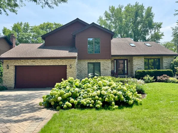 22W305 McCarron Rd, Glen Ellyn, IL 60137