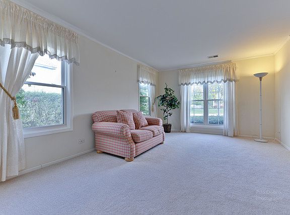 3rd image of 505 Waterford Dr