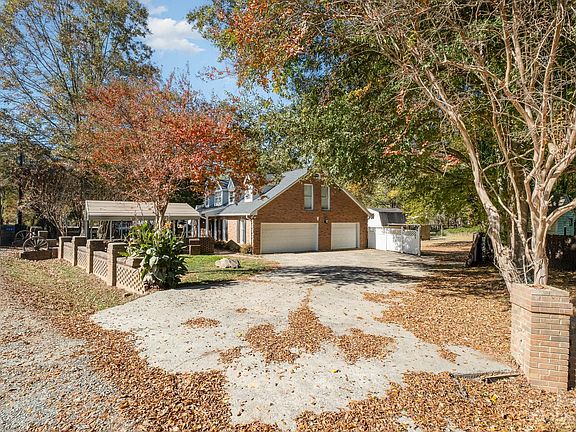 4th image of 7901 Pinewood Cir