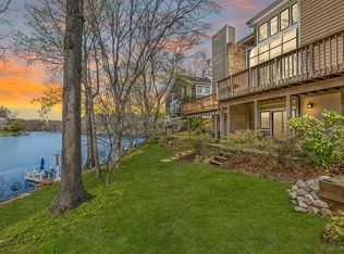 11030 Thrush Ridge Rd, Reston, VA 20191