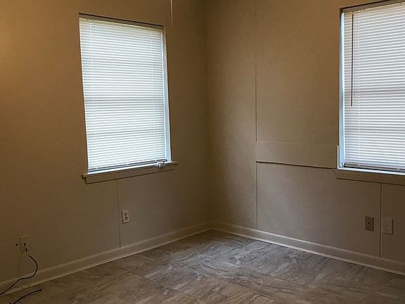 4th image of 4723 Okeefe St