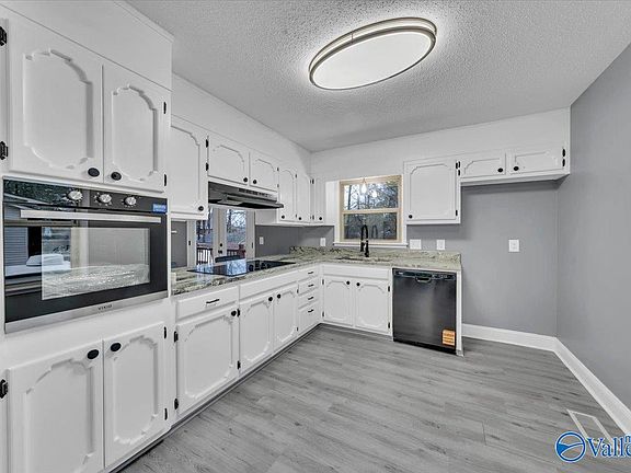 3rd image of 12028 Queens Pl SE