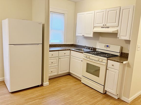 4th image of 83 Curtis Ave #83