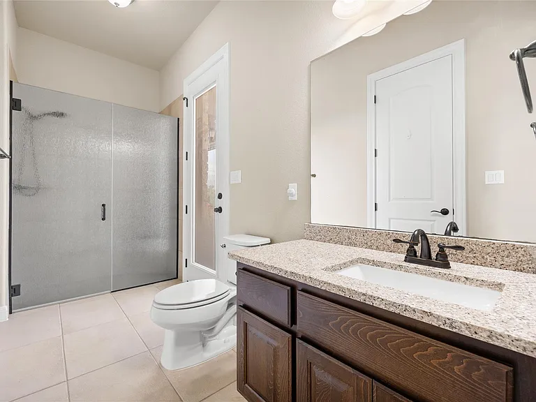 900 Hawthorne Loop — Photo 33