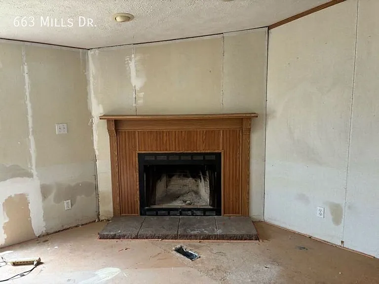 663 E Mills Dr — Photo 10