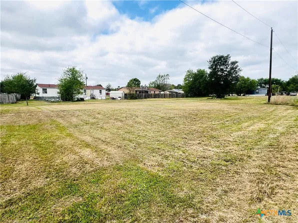 W 1st St, Cameron, TX 76520