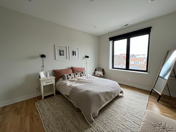 4th image of 2556 W Armitage Ave #404