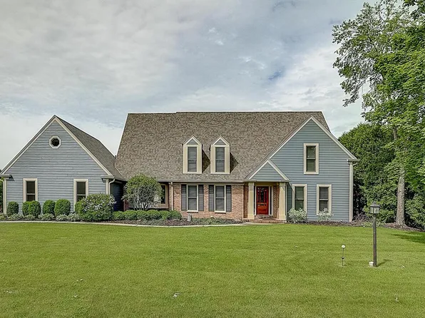 10419 North Riverlake DRIVE, Mequon, WI 53092