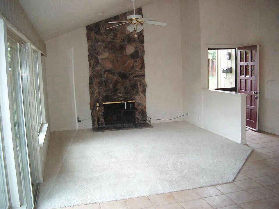 Living room & fireplace