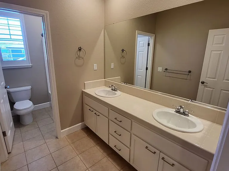 1727 Southgate Dr — Photo 17